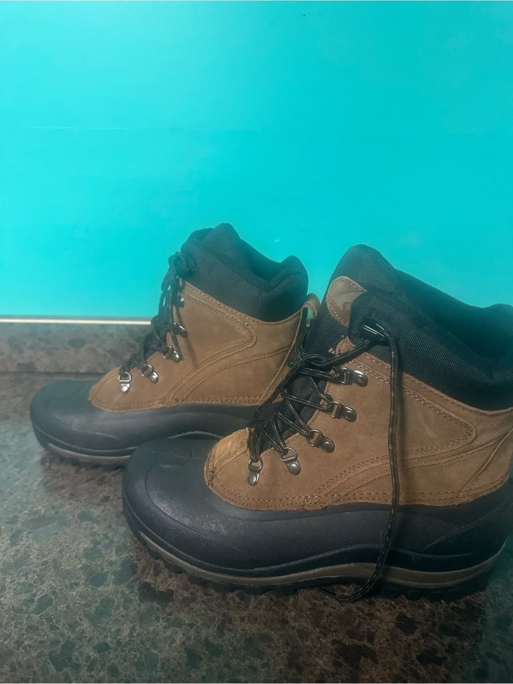 Leather Brown and Black Men’s 9.5 Winter Boots Ozark NWT